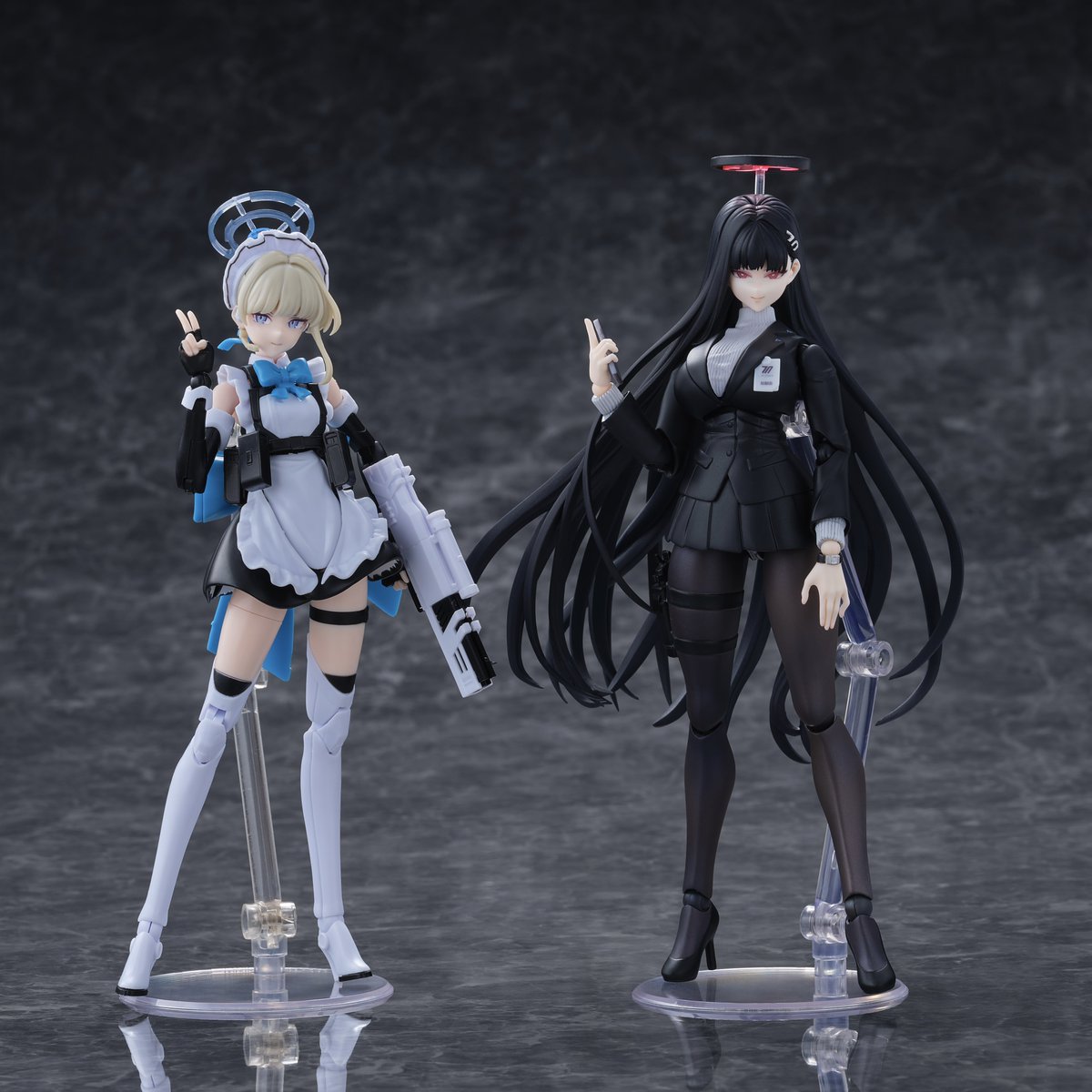 明日の新作になります！『調月リオ』可動カラーレジン

同梱の交換下腹部で座りと立膝のポーズが可能。
AMASやスマホをはじめとした小物も充実。

トキと並べたかったのでPLAMATEAとサイズ感を揃えてみました〜☺️
撮影:difeetさん<a href="/analographics/">𝙙𝙞𝙛𝙚𝙚𝙩</a> 感謝！D17 -MADHANDS-
#ブルアカ #BlueArcive #となモ8