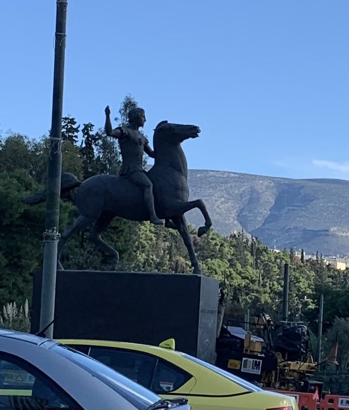 Πόσα χρόνια ακόμη πρέπει να περάσουν για να αντικαταστήσουν το ξίφος του Μεγάλου Αλεξάνδρου σε ένα από τα σημαντικότερα, κεντρικά κ επισκέψιμα σημεία της Αθήνας; 
<a href="/AthensMayor/">Δήμος Αθηναίων</a> <a href="/cultureGR/">Υπουργείο Πολιτισμού</a>