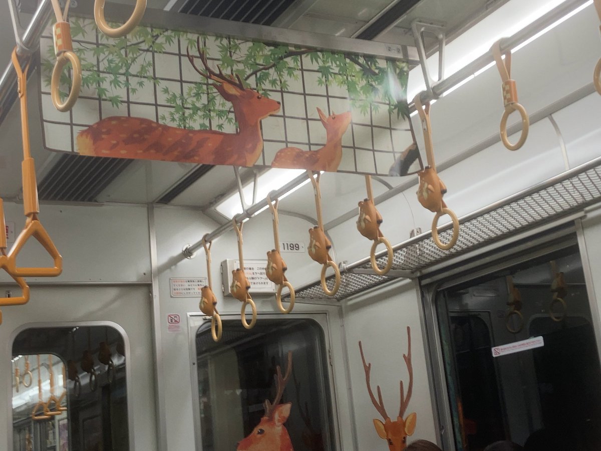 大阪難波から帰りの電車が鹿電車で超かわいい😊