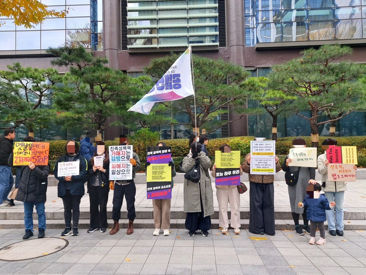 2025년 11월 매마토(58회차)
11월 29일 토요일, 광화문 칭경비 부근에서 매마토가 진행되었습니다. 오늘은 특별히 두 분의 당사자가 매마토에 처음 참여해 주셔서 너무 반가웠답니다. 용기내어 나와주신 두 분께 다시 한번 감사와 연대의 마음을 전합니다. 12월 27일, 올해 마지막 매마토에서 만나요!