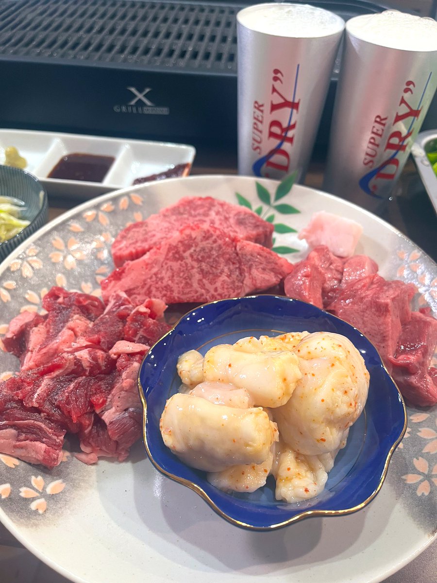 yuuna_chan_'s tweet photo. いい肉の日毎年この日だけはいい日にするんだ
喧嘩はナシ！
ヒレ、中落ちカルビ、タン、マル、シマ腸
#肉の日
#いい肉の日
#モンスターズインク https://t.co/PxO4nGgpoA