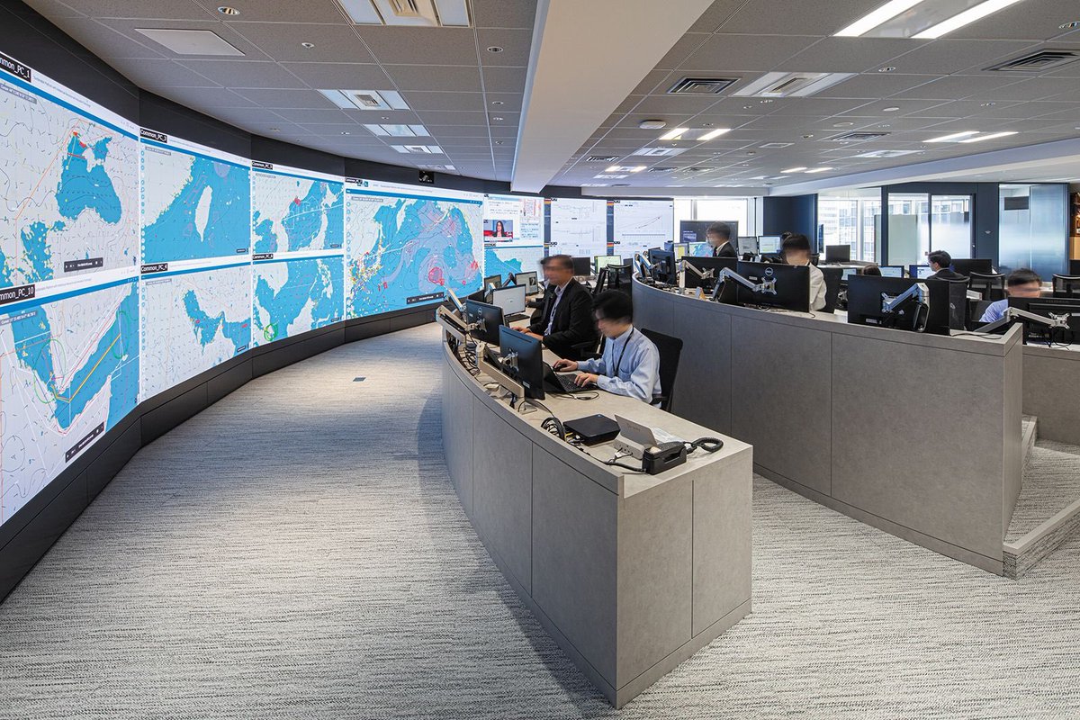 『前途洋々』
⛴️商船三井⛴️

▪️海運バブルの影響により、ここ数年で一気に高給化が進んでいる。

推定年収は30歳1,200万円/40歳1,900万円であるが、これは数年前の三菱商事と同額。

福利厚生も充実しており、寮は1万円/月と非常に安い上に、各部屋にバストイレが備わっており朝・夕食も出る。