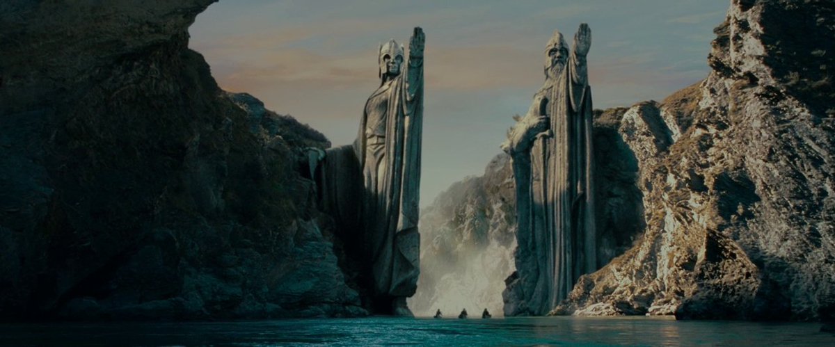 CuartaParedCine's tweet image. Tal día como hoy, en 2001, se estrenaba El Señor de los Anillos: La Comunidad del Anillo.