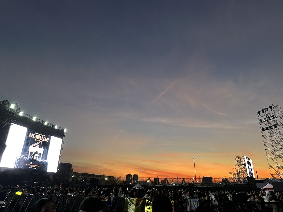 Minimalism011's tweet photo. Sunset in the city
SOOBIN LIVE CONCERT: ALLROUNDER THE FINAL
🗓️29.11.2025
📍The Global City- TP. HCM
#SOOBIN
#SOOBINLIVECONCERT
#ALLROUNDER
#SSLabel https://t.co/F6JbKck72Y