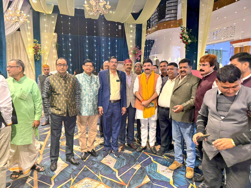 विभिन्न मांगलिक कार्यक्रमों में सम्मिलित होकर अपनी स्नेहाशीष एवं शुभकामनाएँ दीं।

इस दौरान कार्यक्रम में उपस्थित लोगों से स्नेहिल भेंट कर सबका कुशलक्षेम भी जाना।