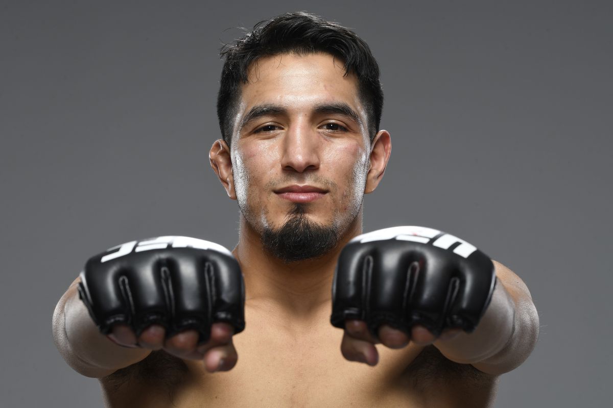 El peleador Adrián Yañez <a href="/yanezmma/">Adrian Yañez</a> cumple 32 años; nació #UnDiaComoHoy 29 de Noviembre de 1993 en La Porte, Texas.