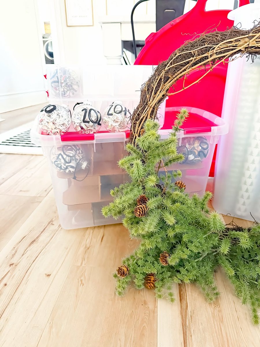 Sterilite_Corp's tweet image. Holiday magic looks even sweeter when everything finds its cozy little place!🎄✨ Just vibes, sparkle, and calm energy all season long, thanks to specialty storage you can get from @target!🎯 #HolidayOrganization #TargetFinds #SeasonalStorage #TargetStyle #Sterilite
