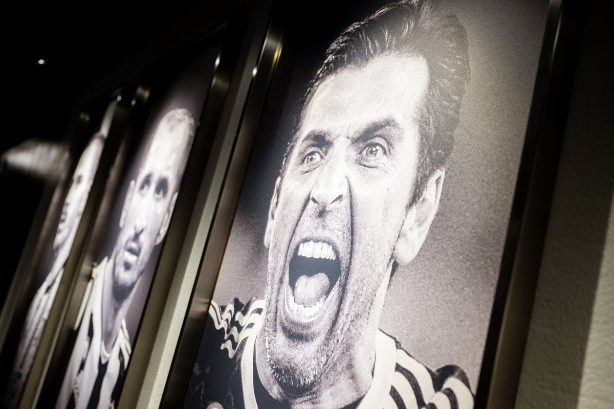 juventusfc's tweet photo. I nostri capitani. La nostra storia. 🤍🖤

Il nuovo percorso verso il nostro spogliatoio. ✨🏟️ https://t.co/lLr9ngCcnm