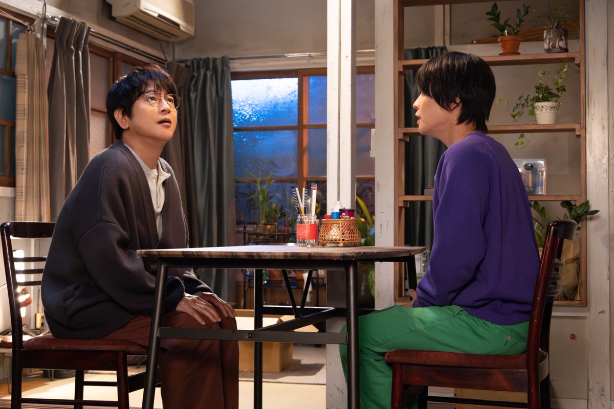 bokutachinchi's tweet image. ◤8話の場面写真◢
放送まで、あと24時間！

玄一(及川光博)と索(手越祐也)が
お試し同棲をスタート！同居生活をする中で
索は玄一のある行動が気になり…

さらに索がいた児童養護施設のシーンも
一体何が！？

#ぼくたちん家 🏠
次回【8話】11/30(日)よる10:30