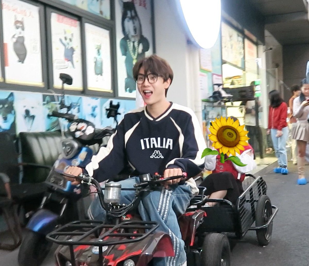 totoa_lxk's tweet image. しぬ笑笑笑
２部でたねちゃんがぐおじぇんの車()乗るやつ当たって笑ってたら
私も3部で当たってわらいしぬ笑笑笑