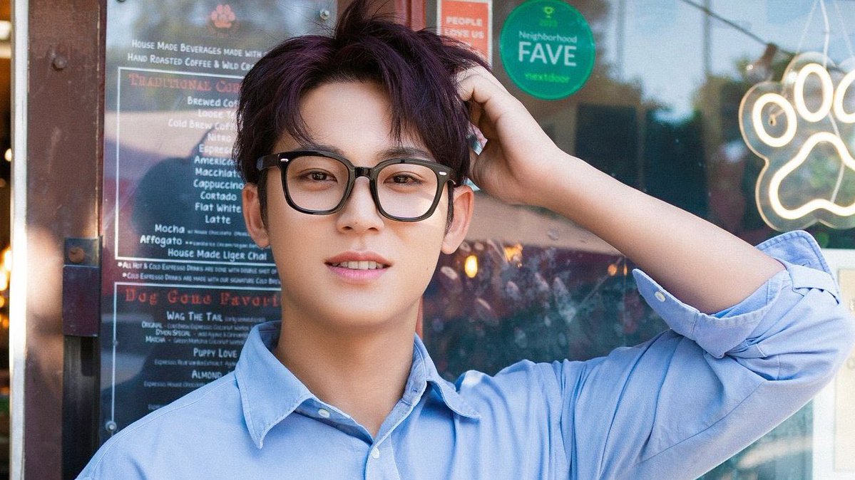 wonlylovingyu's tweet image. clark kent mingyu + exposed forehead 😍