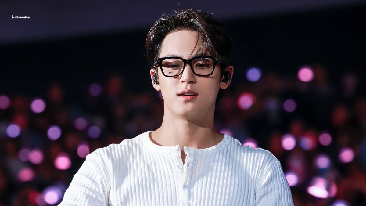 wonlylovingyu's tweet image. clark kent mingyu + exposed forehead 😍