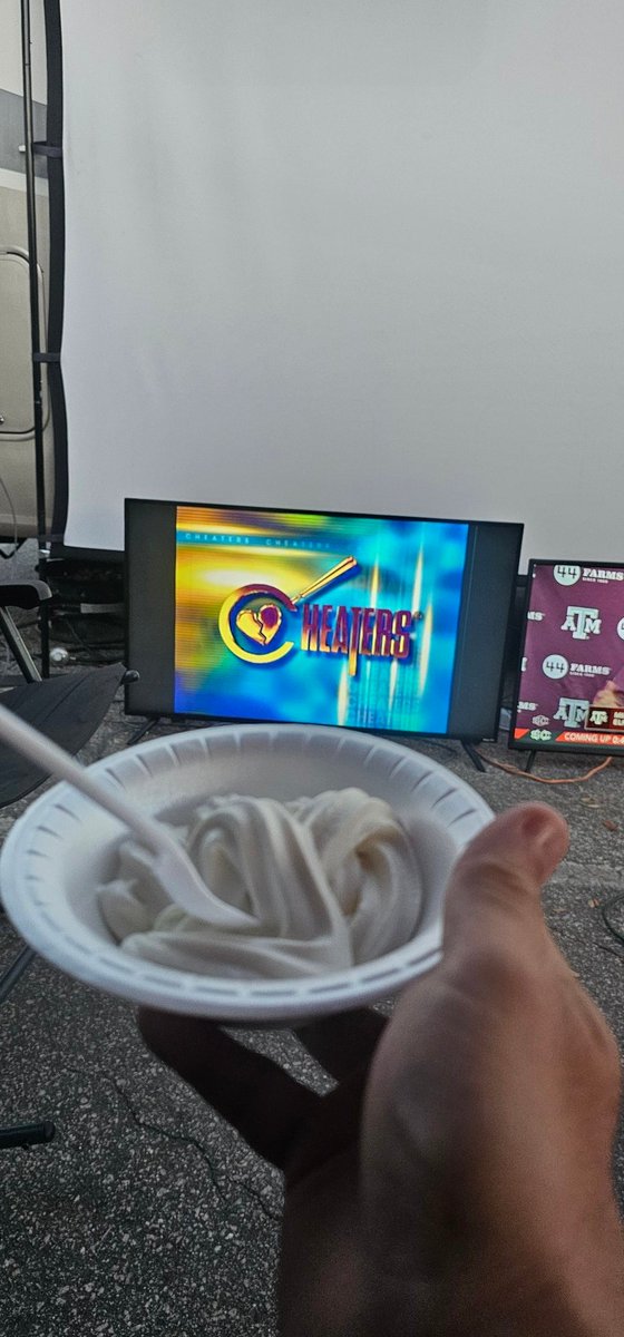 Ihatelightblue's tweet photo. One last gameday!!   Cheaters and ice cream delivers!
It might be chilly but never too chilly for this combo!   
Lets do this, Wolf!  Beat the blue smurfs!   #wolf #cheaters #howlingcow https://t.co/DvIhpwZKFH