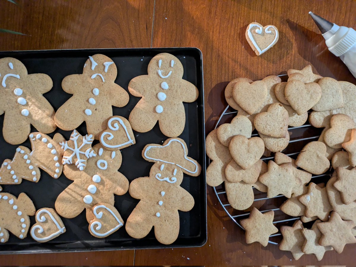 dsmtskkl's tweet image. Mes biscuits de Noël 🤍
Sauras-tu retrouver Diego Armando, dit le "Mexicain" de Noël (alors qu’il est probablement plutôt argentin 🙈) ?