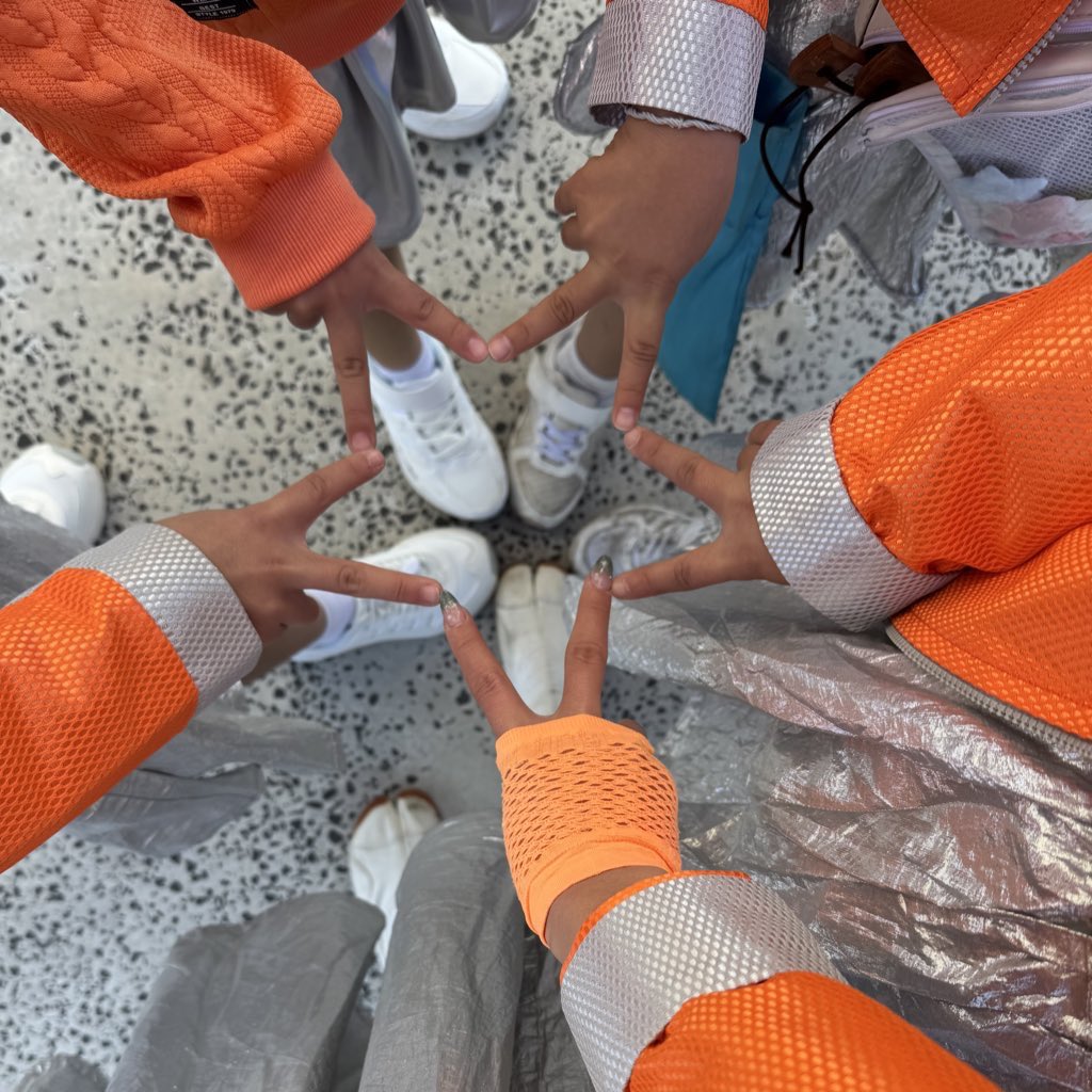 【テレどまつり 1日目】

本日は風が冷たく肌寒い中でしたが
キラキラしtie☆youを披露させて頂きました！

どまスポでのムカデ障害物競走と台風の目も
沢山のチームさんと交流ができ、楽しい時間が過ごせました‼️

体をしっかり休めて明日も楽しみます😊

  #きらぼし  #煌 ☆ #どまつり