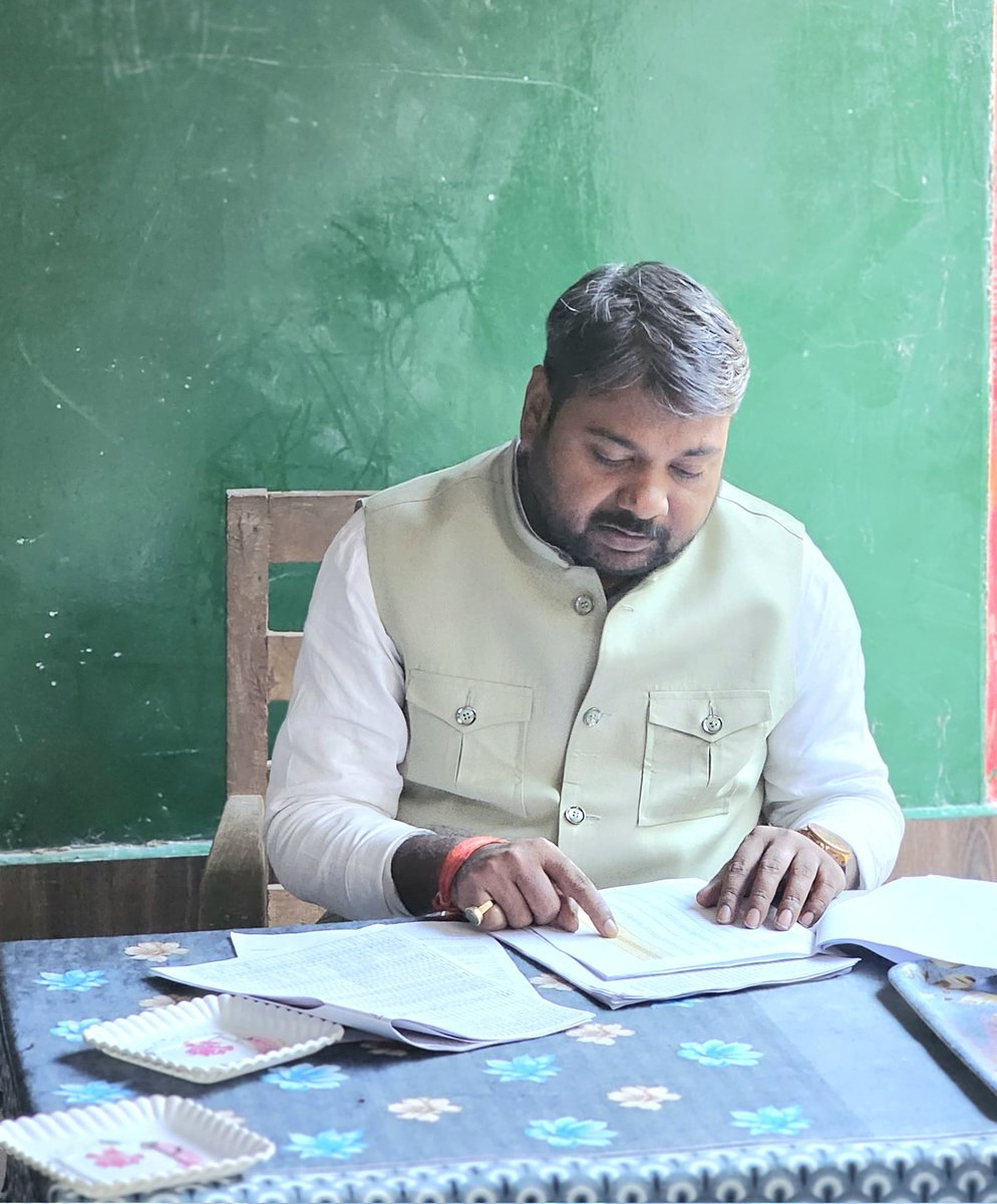 RahulBachchaBJP's tweet photo. आज मतदाता विशेष गहन पुनरीक्षण अभियान के तहत अपने बिल्हौर विधानसभा क्षेत्र के पूरा मण्डल के नदीहा शक्तिकेंद्र के ग्रामपंचायत नदीहा के सभी बूथ संख्या 188, 189, 218, 219 पर BLO एवं BLA 2 के साथ बैठकर कार्यों की समीक्षा की।

टीम के साथ समन्वय स्थापित ���रते हुए आवश्यक मार्गदर्शन दिया तथा फॉर्म भरने और जागरूकता से जुड़े कार्यों को और अधिक प्रभावी बनाने पर जोर दिया।

संगठन की मजबूती और मतदाता जागरूकता के लिए निरंतर समर्पित।

@myogiadityanath @idharampalsingh @narendramodi @AmitShahOffice @myogioffice @dpradhanbjp @sunilbansalbjp