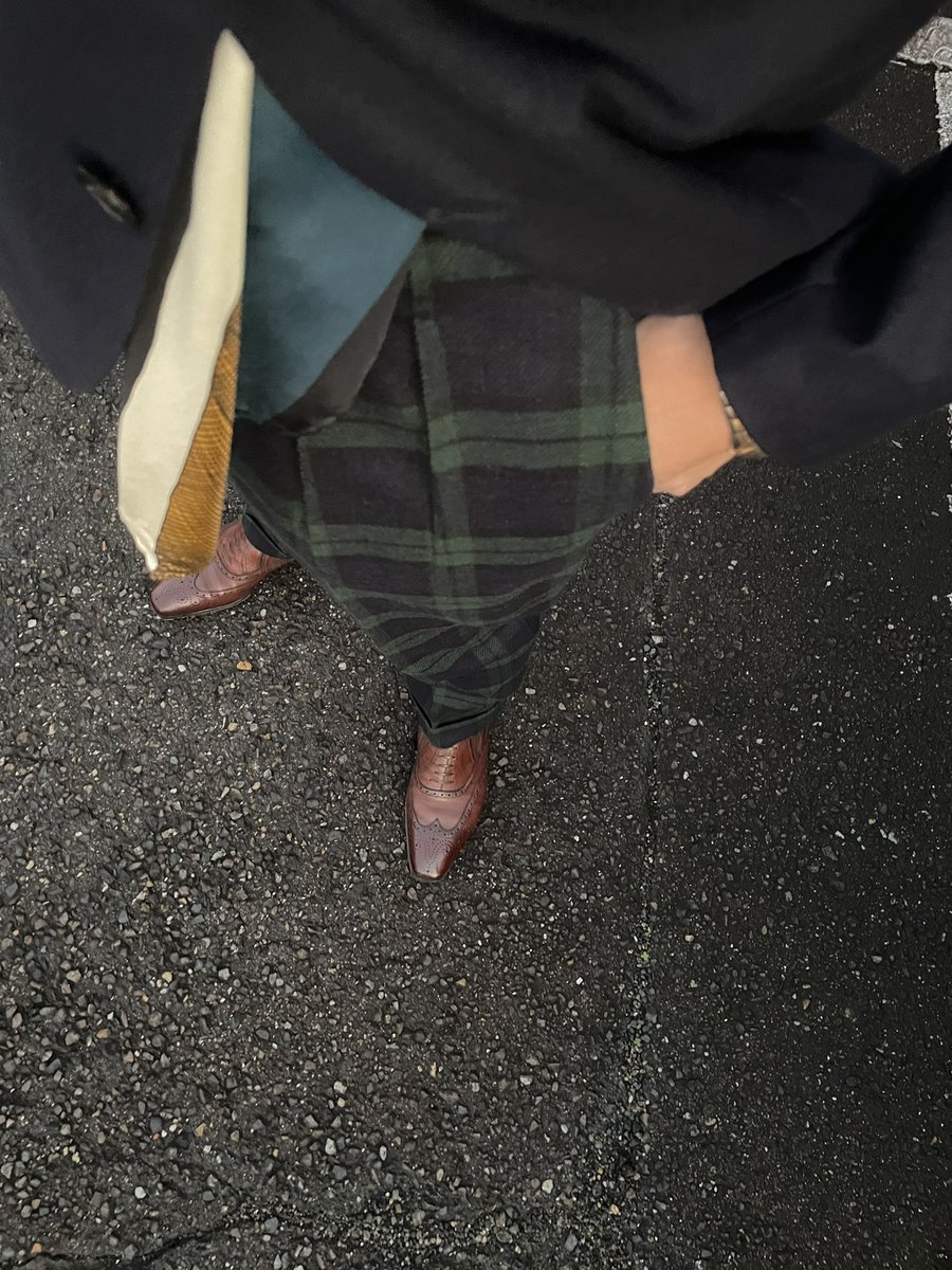_n_t_d_c_c_'s tweet photo. 先日。休出につきドレスコード自由形。転職の影響で無理やりスーツにしたけど、本来はブレザーの想定で仕立てたものだったりします

#coccinella #zanone #annee #parmigianifleurier 
#igarashitrousers #gazianogirling https://t.co/vcllasNdQA