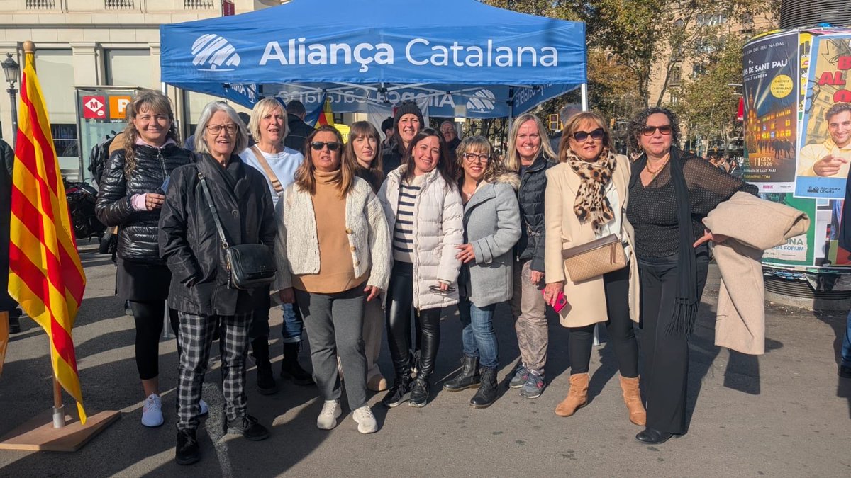 Quin gran dia a la Plaça Catalunya. Som-hi.💙
#SalvemBarcelona amb <a href="/Barcelona_ACat/">Aliança Catalana Barcelona</a> 
#SalvemCatalunya amb <a href="/CatalunyaAC/">Aliança Catalana</a>