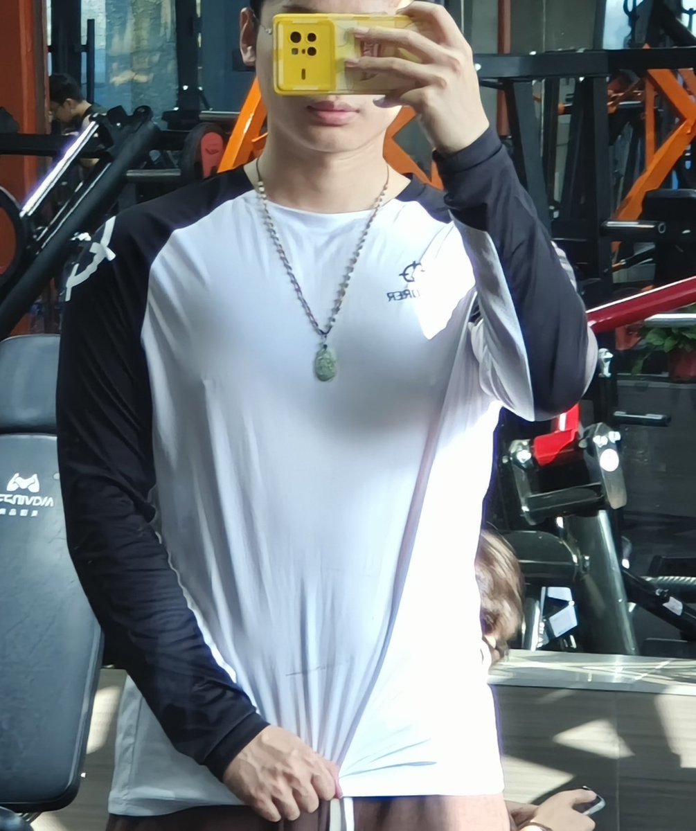 又吃胖了 tweet media