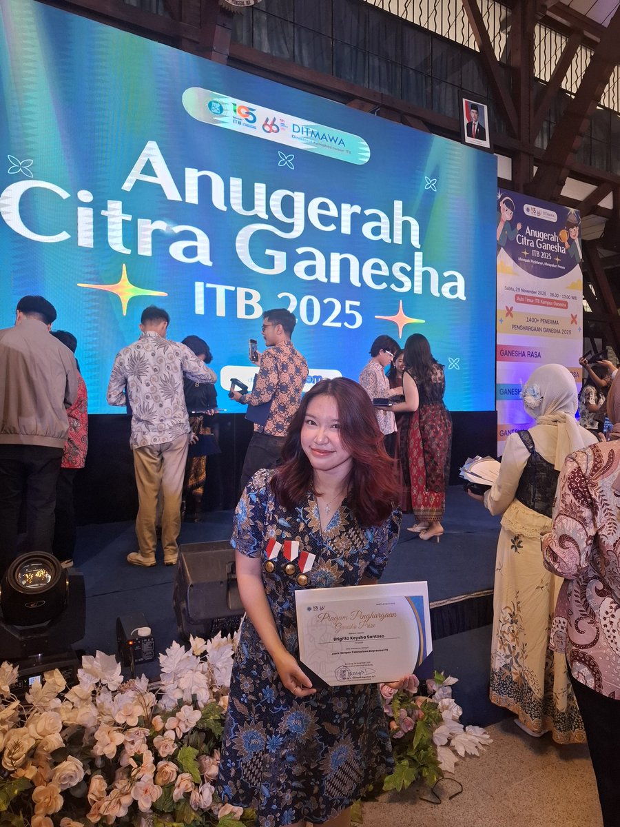 the greatest honor utk bisa sabet 3 kategori sekaligus but 
"Lord, please keep surrounding me w amazing people and keep my heart in awe of people's hardwork to always keep me humble 🤍"