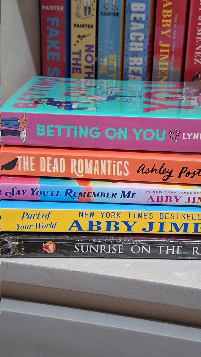 moonbbubu's tweet photo. WTS LFB Books

ORIGINAL (P400 ea)
Betting on you -Lynn Painter 
Dead romantics -Ashley Poston 

COPY (P140 ea)
Part of your world -Abby Jimenez
Say youll remember me -Abby Jimenez
Sunrise on the reaping -Suzanne Collins

Take all for P1.1k✨️
Loc: Davao City
MOP: Gcash
MOD: J&amp;T https://t.co/4KKV4IPbmJ