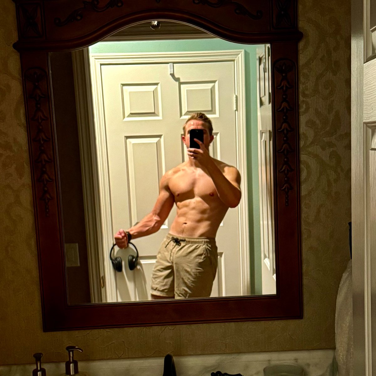 travis_builds's tweet photo. At least I’ve gotten shredded in the process https://t.co/Pbz3evw5GU