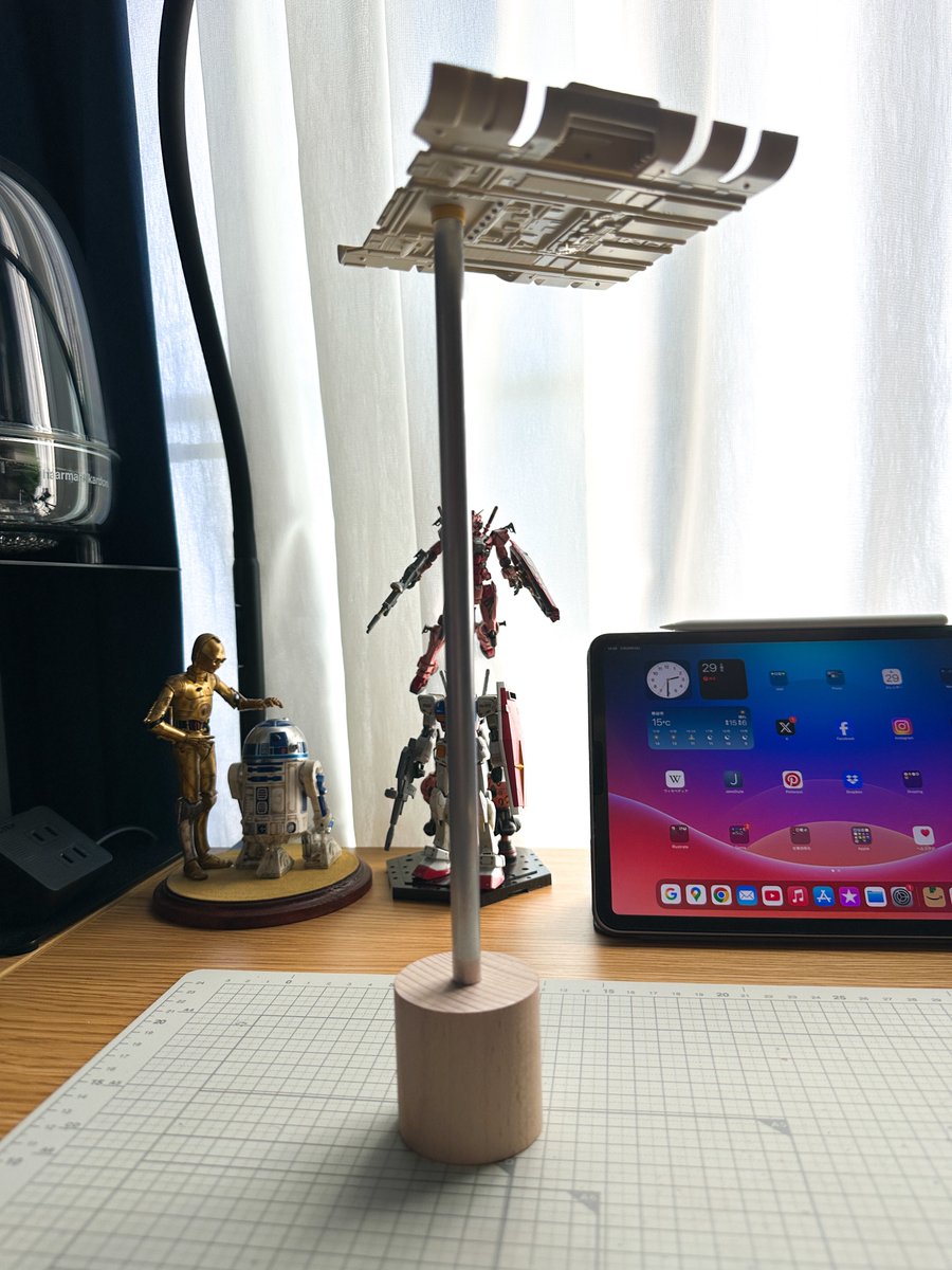 Ani_Kuzunishi's tweet image. アルミパイプでディスプレイ用の支柱を作成。プロップもこの辺りにマウントの穴があったのでそれに習ったんだけど、バランスを考えると船首にオモリを仕込んだ方が良さげ。
#mpc #ShuttleTydirium #StarWars