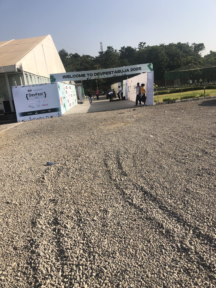 SK_ONA72's tweet image. We don land. @gdgabuja who’s ready to linkup. I’m sitting at the front. #devfestabuja2025 #googledevs #DevFest #devfest2025