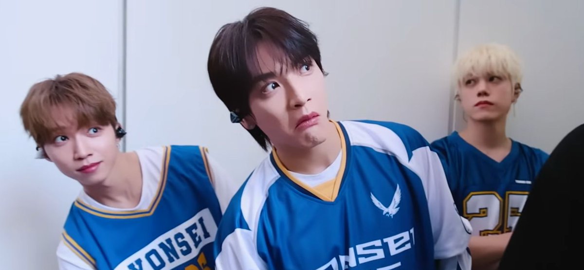 헬노우 tweet media