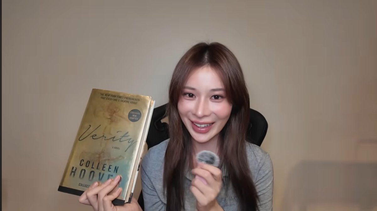 Raynuka_r's tweet image. ทริคการอ่านหนังสือภาษาอังกฤษของพี่เก้า
- เลือกแนวที่ชอบอ่าน
- เวลาอ่านไม่ต้องแปลทุกคำ ลอง skip ได้
- ใช้แอพพลิเคชั่นในการแปลภาษาพี่เก้าแนะนำ Cambridge english dictionary แปลอิ้ง เป็นอิ้ง และยกตัวอย่างคำที่มีความหมายเหมือนกัน
- Highlight คำศัพท์

พี่เก้าเอาหนังสือที่ชอบมาแชร์ มี…