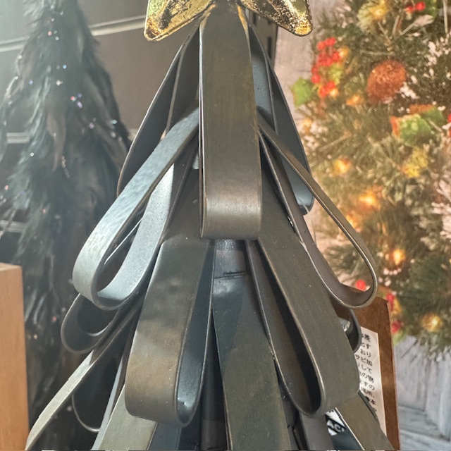 ALTSTYLE_shop's tweet photo. アイアン素材で
重厚感がありながらも派手すぎず
チェストやテーブルに飾って
季節の訪れを愉しみたい
ツリー型オブジェ
ちょっとしたスペースで
気兼ねなくデコレーションして欲しいです
#holidaydeco #卓上ツリー #アイアン #オブジェ #tabletop #irontree #何か見つかる #オルトスタイル https://t.co/MpFNmvS5yW