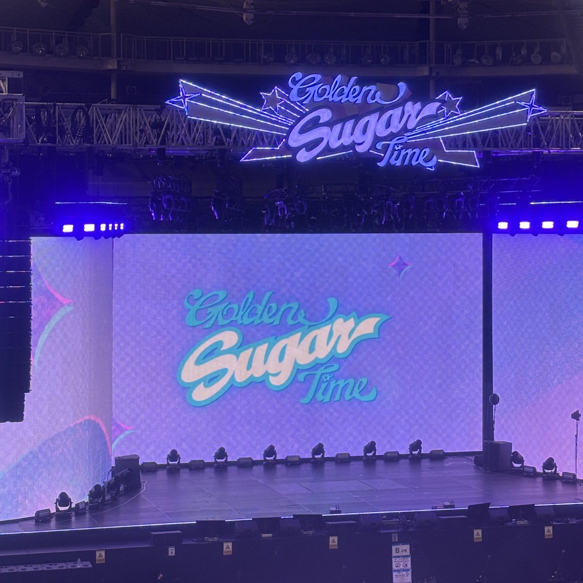 _jwcandy's tweet photo. 𝑮𝒐𝒍𝒅𝒆𝒏 𝑺𝒖𝒈𝒂𝒓 𝑻𝒊𝒎𝒆
選曲も彼らしくて、それやってくれるんですか？の連続！ソロ曲SUGARはパフォーマンス含めて最高だったし、やっぱり歌って踊るジョンウが一番輝いてて好き！！
１年半どうか健康で幸せでいてね🍀
寂しいけど、入隊前会えてよかった🥲🤍 https://t.co/kaSTKmK8wJ