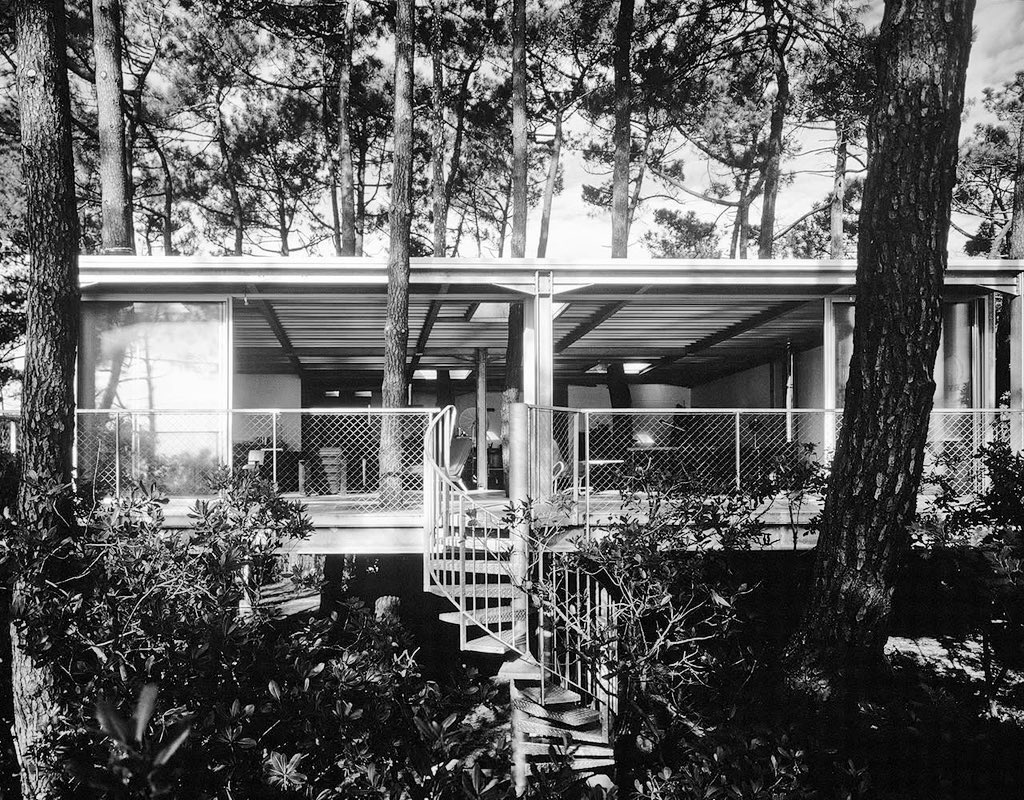 TRES60Blog's tweet image. Casa en Cap Ferret, Bahía de Arcachon, Francia. Proyectada y construida en 1998 por la pareja de arquitectos Anne Lacaton y Jean-Philippe Vassal.

#LacatonVassal #arquitectura