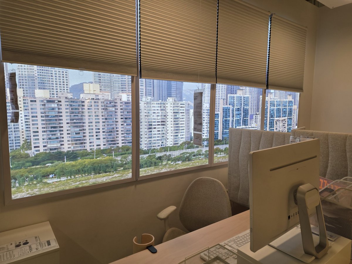 bemusicscript's tweet image. 이케아 ㅈㄴ웃김 쇼룸 창문 죄다 한국스러운 아파트 사진 붙여놓음 ㅅㅂㅋㅋㅋㅋㅋㅋㅋ