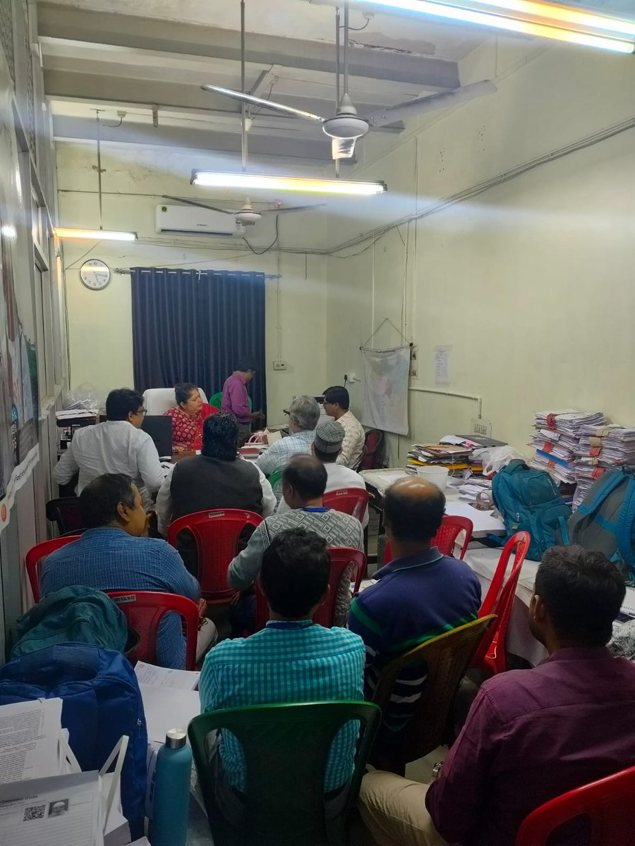 CEOWestBengal's tweet photo. All political party meeing organized by ERO of 165 Jorasankho AC  for ongoing SIR activity in Kolkata North district, West Bengal.
#SIR #Meeting #AllParty
@ECISVEEP @SpokespersonECI @PIBKolkata https://t.co/jO4BkL80RN
