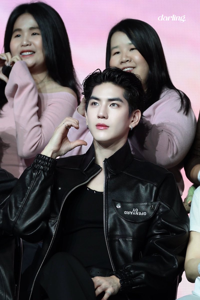 darlingx98's tweet photo. ละสายตาไม่ได้เลย~

 #JimmySeaFanconD1
#sea_tawinan @Sea_tawinan https://t.co/TFZ1eWXxRW