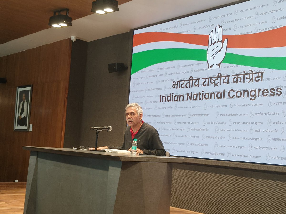 दिल्ली NCR में वायु प्रदूषण 6–7 साल में हर सीमा पार कर चुकी है। मै इसे सीधा मर्डर मानता हूं। ये एक स्लो पॉयजन की तरह है। इसमें हम सब जिम्मेदार है। इसमें 5 या 6 ऐसे कारण है जो सीधे सीधे राज्य सरकारों के अंदर आता है। पारली या पटाखे बहुत छोटा कारण है। लेकिन प्रदूषण सालों भर रहता है।