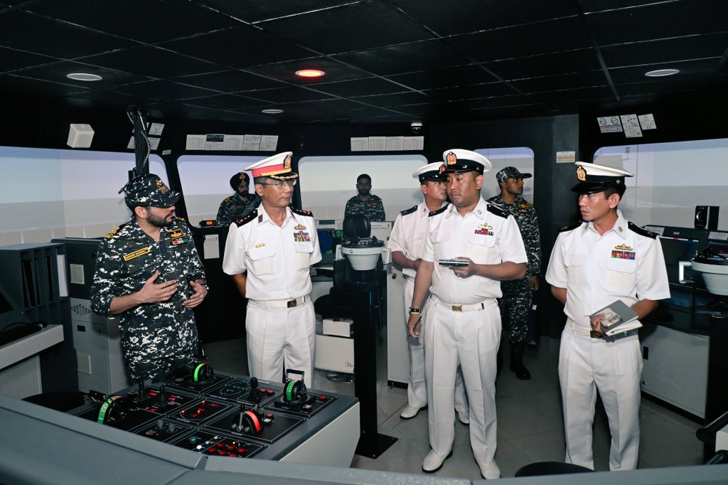 A five member #Myanmar Navy delegation headed by Cmde Kyaw Swa Htet,Comdt, Naval Training School of Myanmar, visited  various  professional Trg schools at #SNC,#Kochi from 27-28 Nov 25. The delegation witnessed demonstration of training equipment &amp; advanced simulators and were