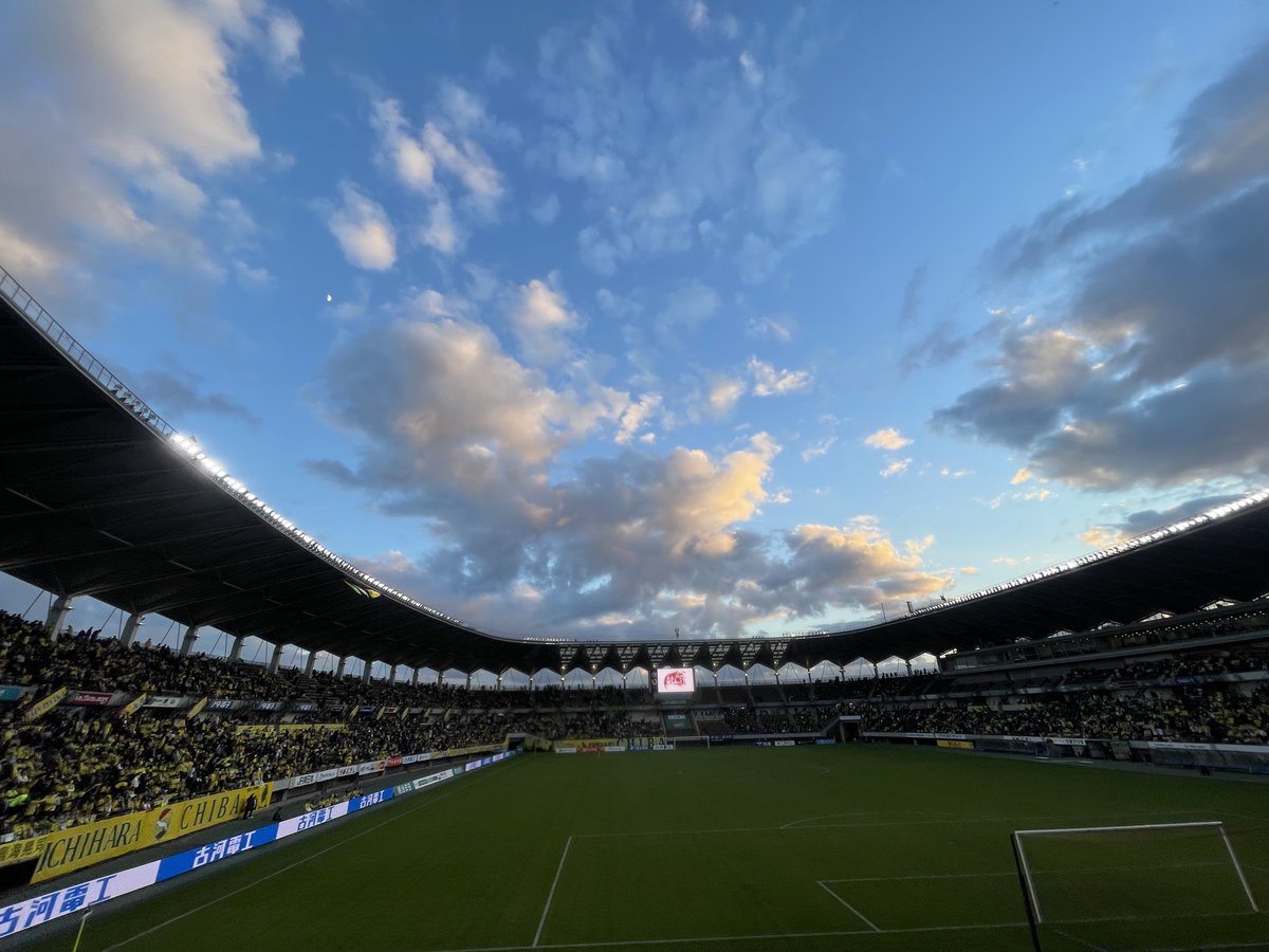 あと勝ち点1だった...。
ただ最終節はパーフェクトゲームだった。浮き足立つこともなく冷静に攻め続けれた。このチームの成熟度を感じた。
フクアリでJ1昇格の瞬間が見れるのは確定した！あと2試合頑張ろう