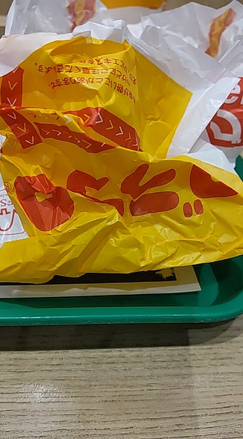 cwjimo's tweet photo. グラコロ食べたけど小さいし味がない
黄色いソースが油っぽくてこれも味がしないし不味い
悲しい😢 https://t.co/AlVnR7MRfD