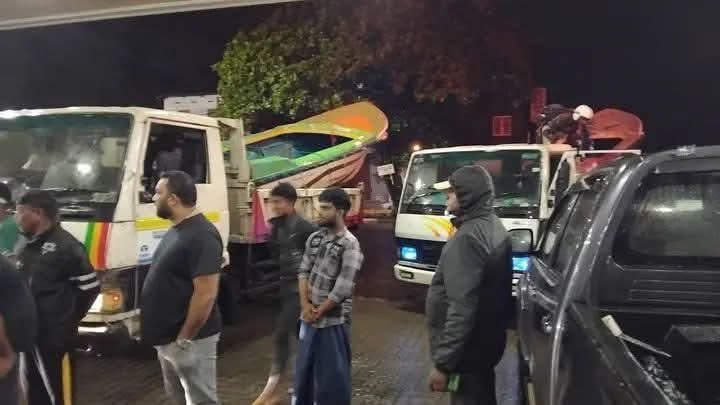 KaviSenu's tweet image. “Our Tamil brothers from Trincomalee came in their boats to rescue the people of Anuradhapura ♥️
Love you machanlā 🥺”