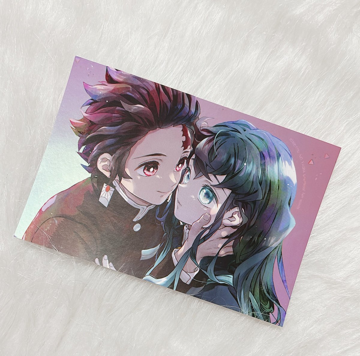 chikaya_KS's tweet image. 12月冬コミ＆2月たんむいオンリー＆BOOTH頒布予定グッズ①

特殊加工イラストカードセットの内の2枚目です（5枚くらいのセットになる予定）

背景キラッキラです
以前新刊ノベルティにしたものとはデザインや用紙を変えてます