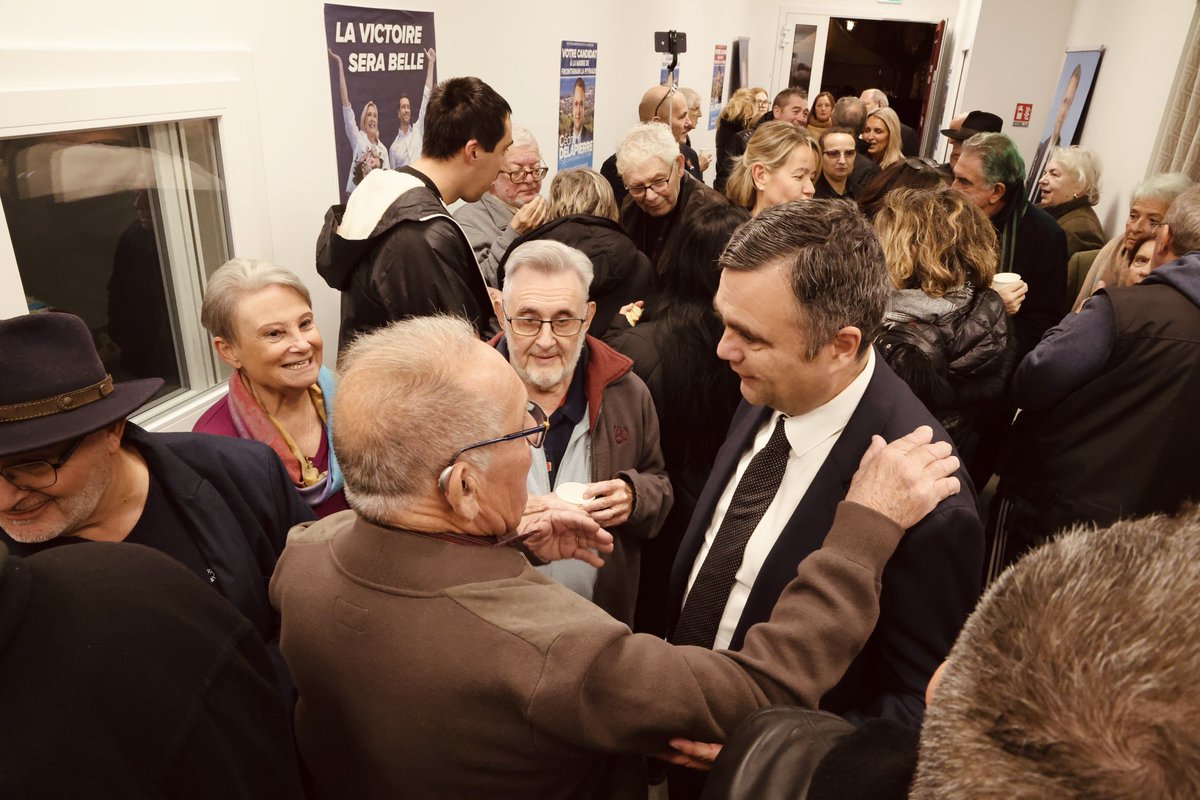 CDelapierre's tweet photo. Merci aux 150 personnes présentes pour l’inauguration de notre permanence à #Frontignan 🇫🇷🇫🇷🇫🇷
La dynamique est en route pour notre ville.
Nous sommes à vos côtés, avec sérieux et détermination. https://t.co/FtoxnIeyy3