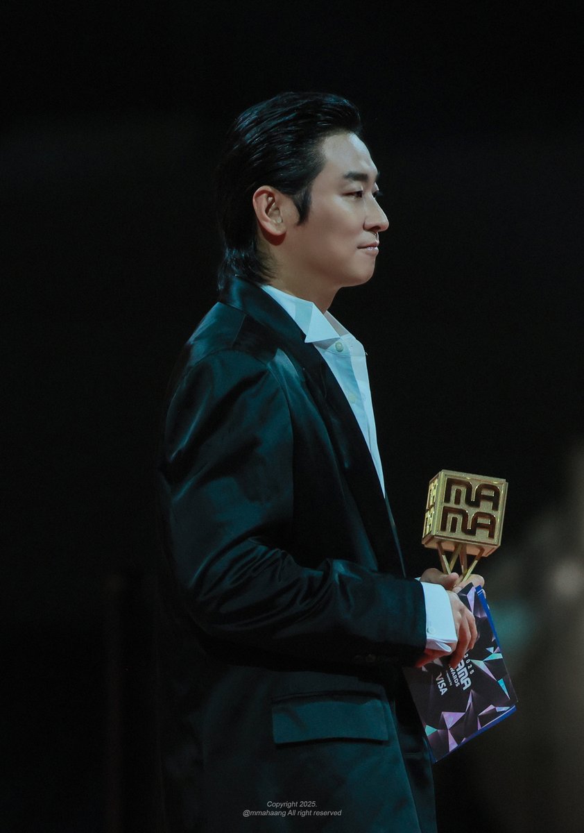 mmahaang's tweet photo. 251128 MAMA 
단정한 깜고🐈‍⬛
#주지훈 #JuJiHoon https://t.co/CywAoQARQX