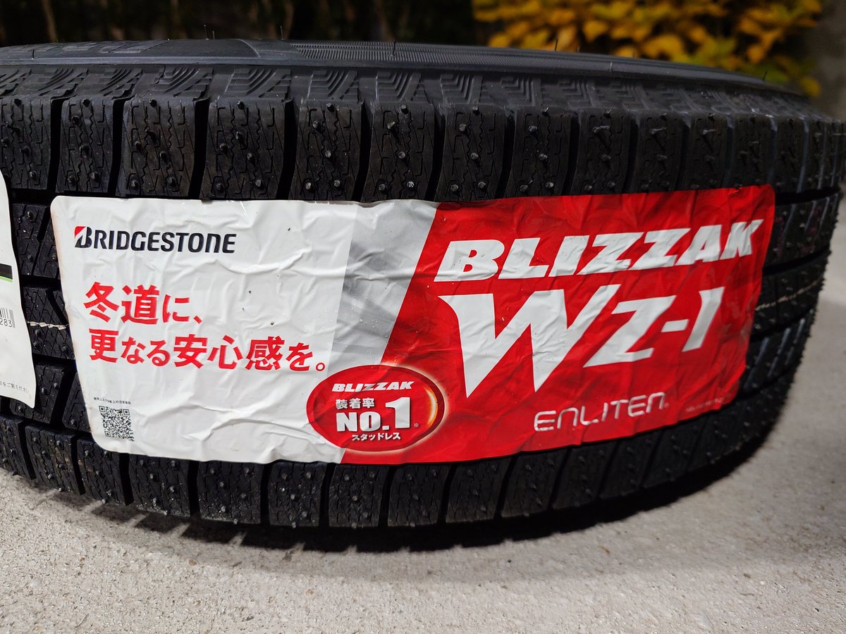NCP131_1NZFE's tweet photo. と言う訳で冬季仕様スタッドレスタイヤ・ホイールを新しくしました⛄️
・BS BLIZZAK WZ-1 185/65R15
・K'sFACTORY KRT RALLY WHEEL 6.5j 15 +35
#BLIZZAK https://t.co/6VbfaaDhR4