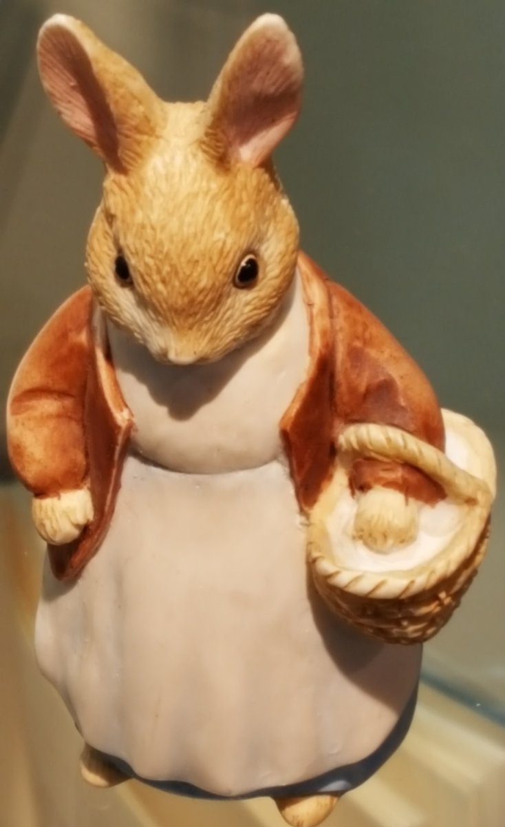 GabyLynch9's tweet image. #AlphabetChallenge #WeekVForVowels Ornaments 😊 Guess where I was!