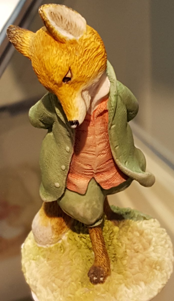 GabyLynch9's tweet image. #AlphabetChallenge #WeekVForVowels Ornaments 😊 Guess where I was!