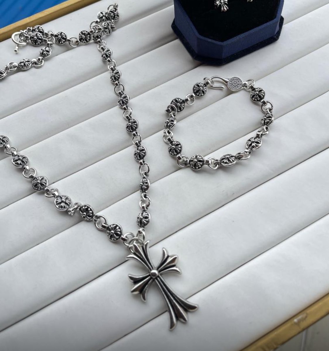 _wholezed's tweet image. This set is going for 25k on sales instead of 30k!!!

#BlackFridaySale 

Shop via dm 📌