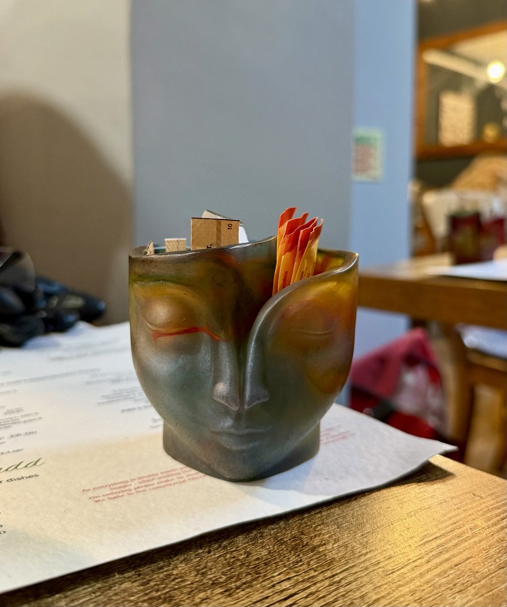 McindoeSue's tweet image. #AlphabetChallenge #WeekVForVowels
Unusual and Unique way to keep your sugar tidy!