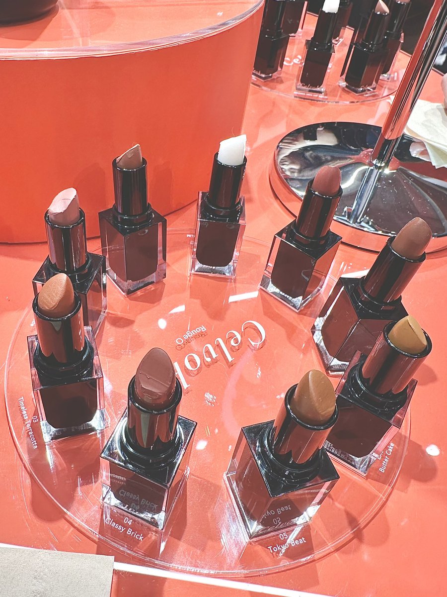 ohana_2023's tweet image. Celvokeさんのポップアップで、10/28発売のルージュオーミューテッドグロウをお試ししました💄

ビターな色がかわいい🤎
マット寄りだけど艶のある、絶妙な質感がかなり好みです( ꈍ◡ꈍ).ᐟ.ᐟ

特にEX03が気になりました💄✨
#ルージュオーモーメント #Celvoke